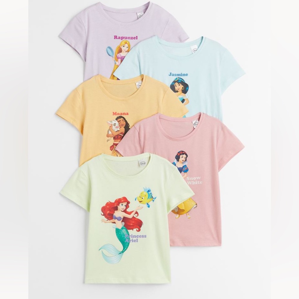 5 Pack of H&M Disney Princess Shirts in a size 3/4T 🐭👑